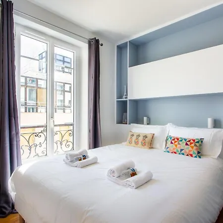 Home Suite Home Levallois Апартаменты *